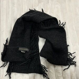 Banana Republic Charcoal Scarf 🧣